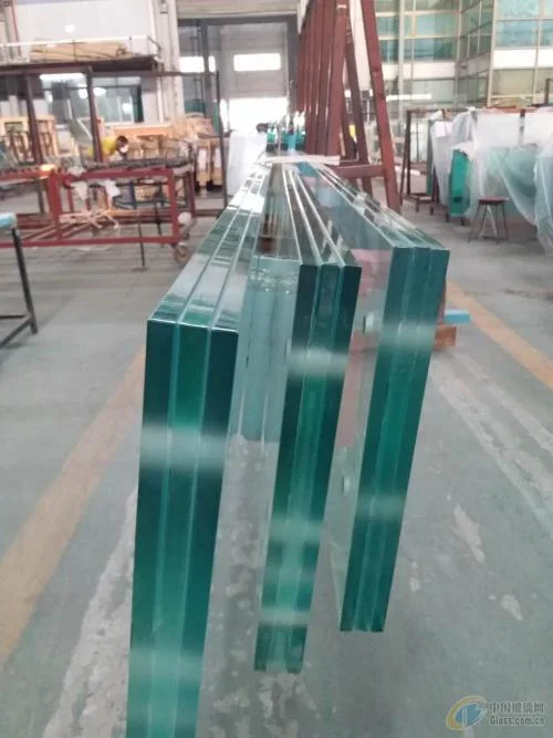 Water Knife Cutting Laminated Glass of Various Shapes